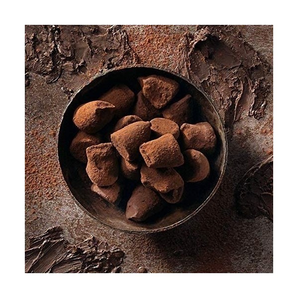 Cutie metalica cu trufe din cocos Monty Bojangles Persian Blue Cat Coconut Crush 135g Produse 115,00 lei