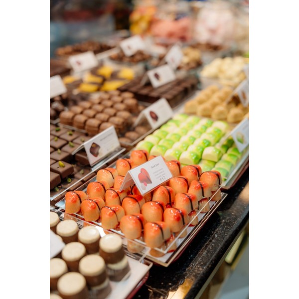 Cutie cu 9 praline belgiene asortate Mint Whisper Heart, Valentino Chocolatier Produse 71,25 lei