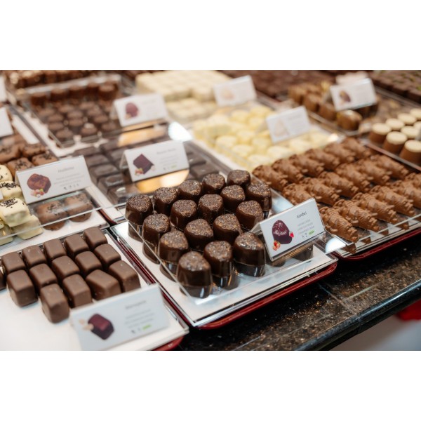 Cutie cu 9 praline belgiene asortate Mint Whisper Heart, Valentino Chocolatier Produse 71,25 lei