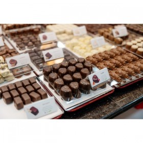 Pachet cadou cu 30 praline belgiene Valentino si Vin spumant Matin d’Hiver Produse 290,00 lei