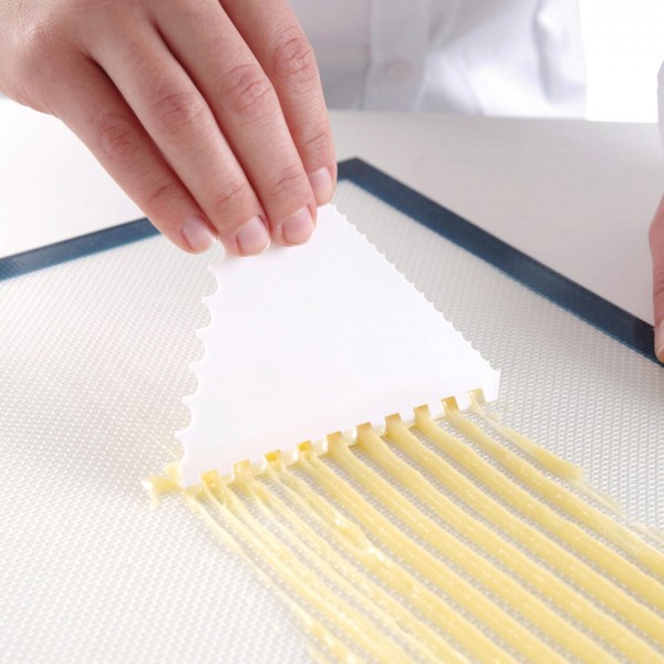 Razuitor aluat triunghiular cu margini zimtate, dinti mari 110x110mm, 6 buc/set Produse 41,17 lei